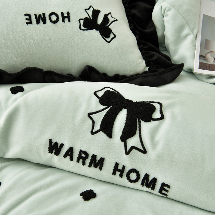 91家纺网 家纺一手货源 找家纺 梦之星 2025新款9斤毛巾绣韩式花边牛奶绒四件套 蝴蝶结-淡绿