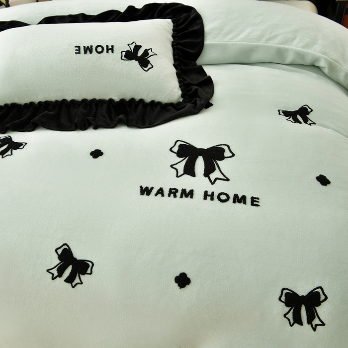 91家纺网 家纺一手货源 找家纺 梦之星 2025新款9斤毛巾绣韩式花边牛奶绒四件套 蝴蝶结-淡绿