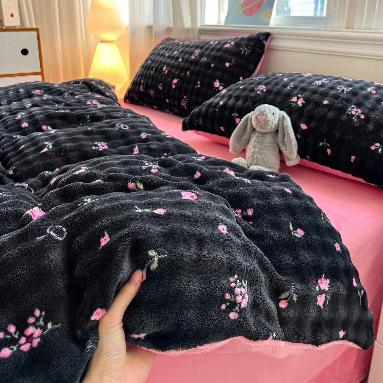 91家纺网 家纺一手货源 找家纺 仟网汇 2025新款泡泡绒牛奶绒四件套 暗香