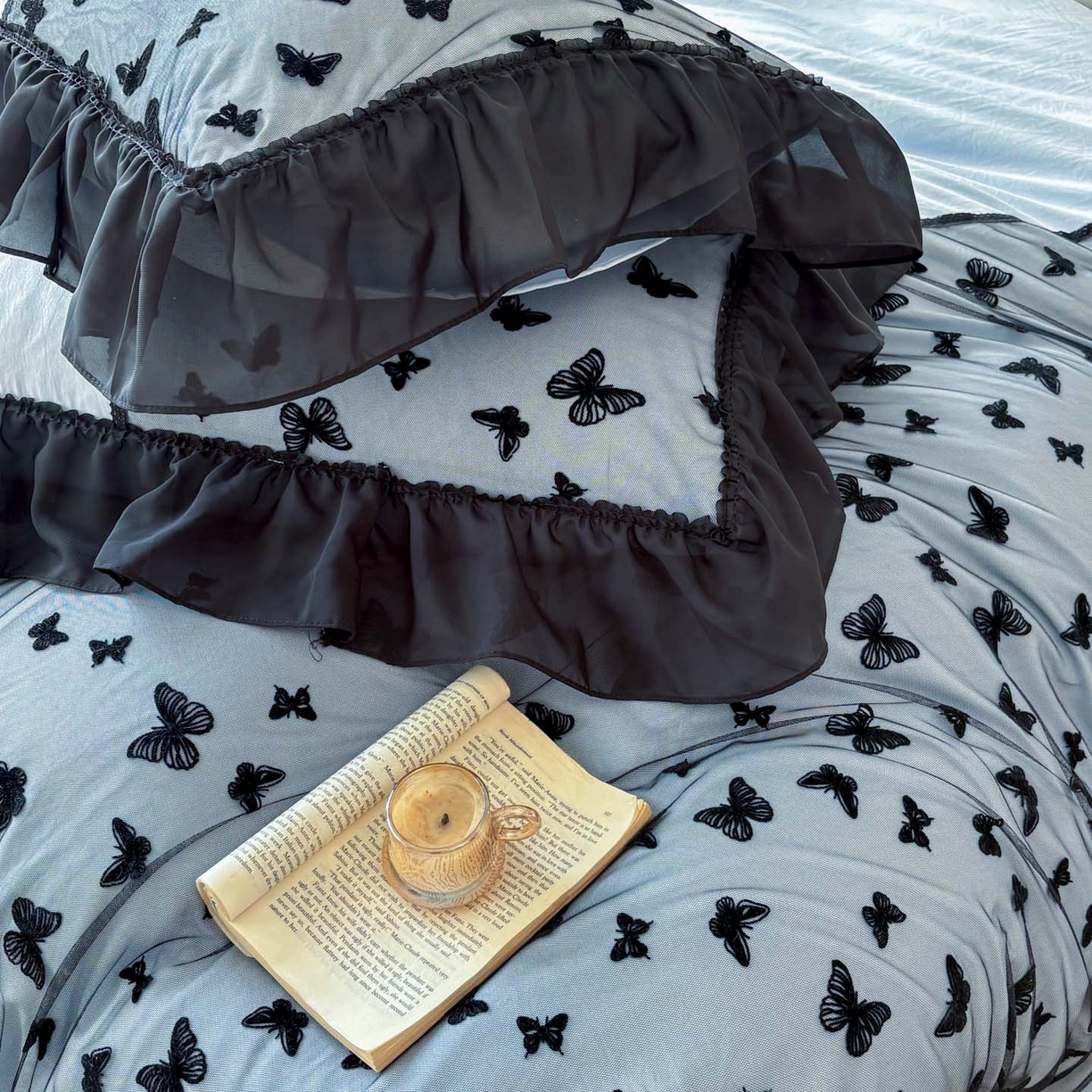 91家纺网 家纺一手货源 找家纺 韩秀家纺 2025法式超柔水洗棉蕾丝花边床裙四件套工艺款床罩床笠款皱皱纱云朵棉四件套-蝴蝶梦境 蝴蝶梦境-蓝色