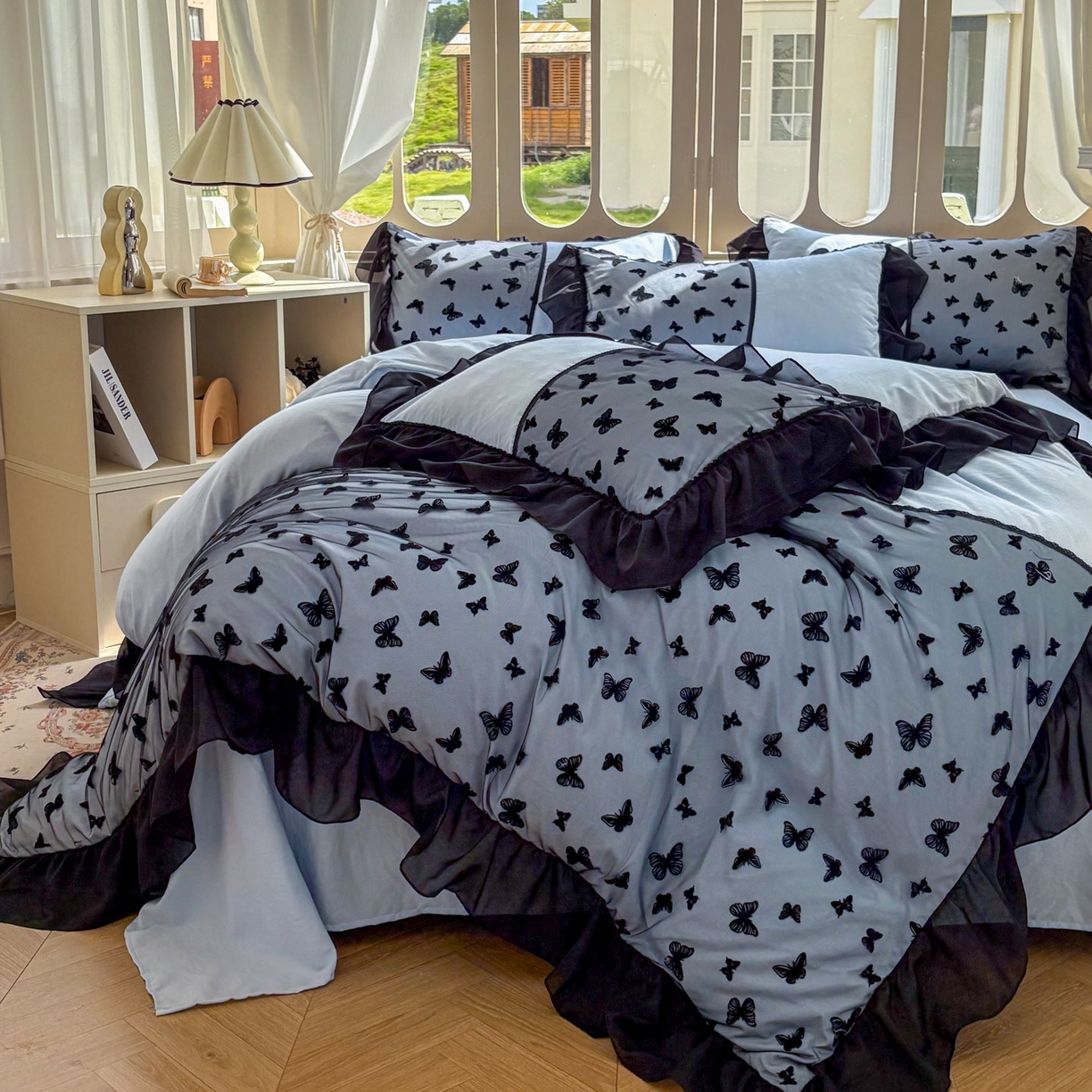 91家纺网 家纺一手货源 找家纺 韩秀家纺 2025法式超柔水洗棉蕾丝花边床裙四件套工艺款床罩床笠款皱皱纱云朵棉四件套-蝴蝶梦境 蝴蝶梦境-蓝色