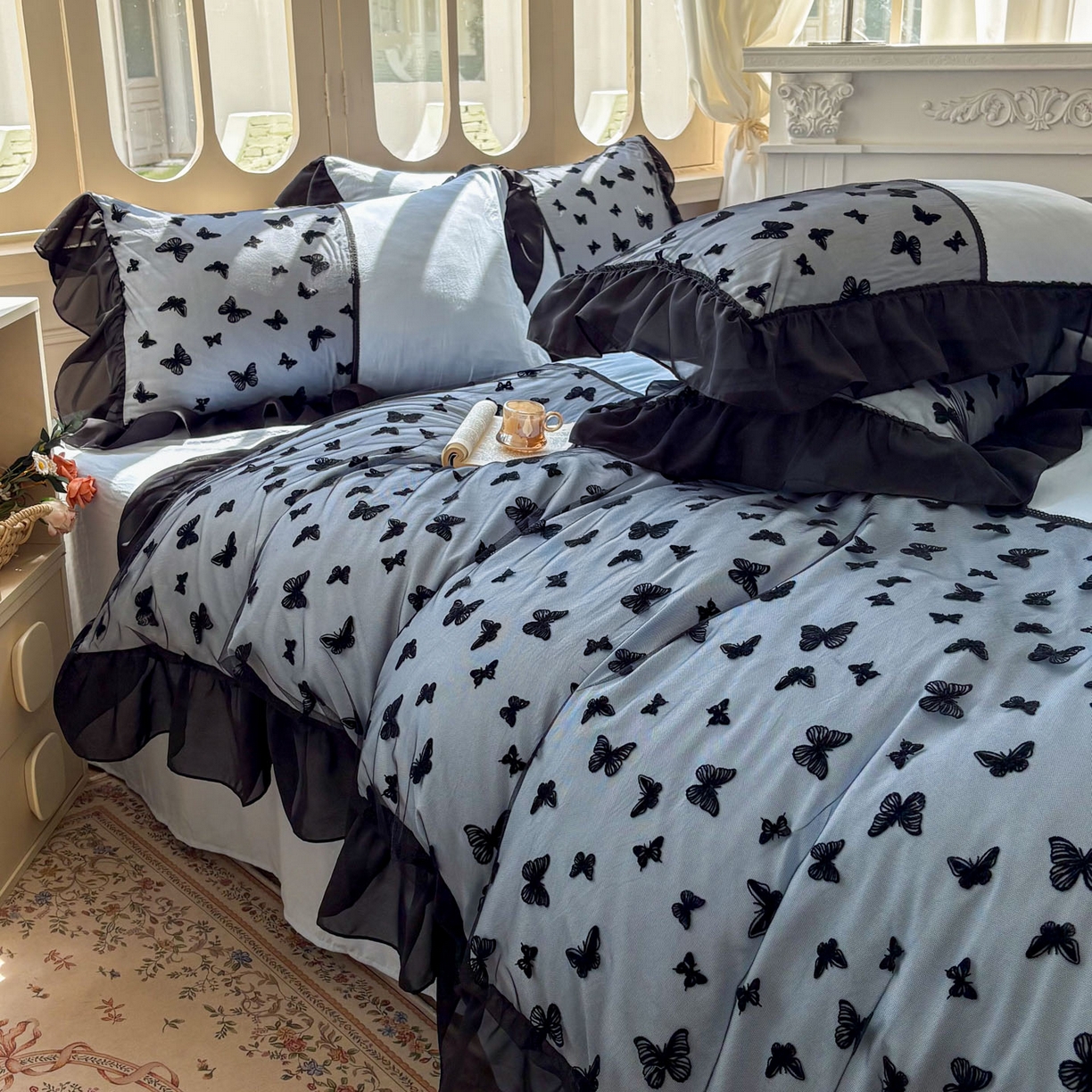 91家纺网 家纺一手货源 找家纺 韩秀家纺 2025法式超柔水洗棉蕾丝花边床裙四件套工艺款床罩床笠款皱皱纱云朵棉四件套-蝴蝶梦境 蝴蝶梦境-蓝色