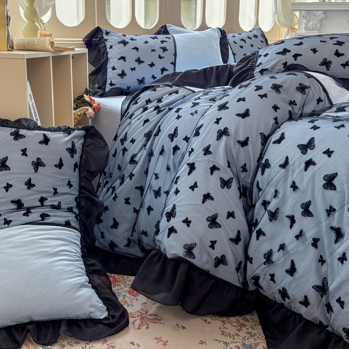 91家纺网 家纺一手货源 找家纺 韩秀家纺 2025法式超柔水洗棉蕾丝花边床裙四件套工艺款床罩床笠款皱皱纱云朵棉四件套-蝴蝶梦境 蝴蝶梦境-蓝色
