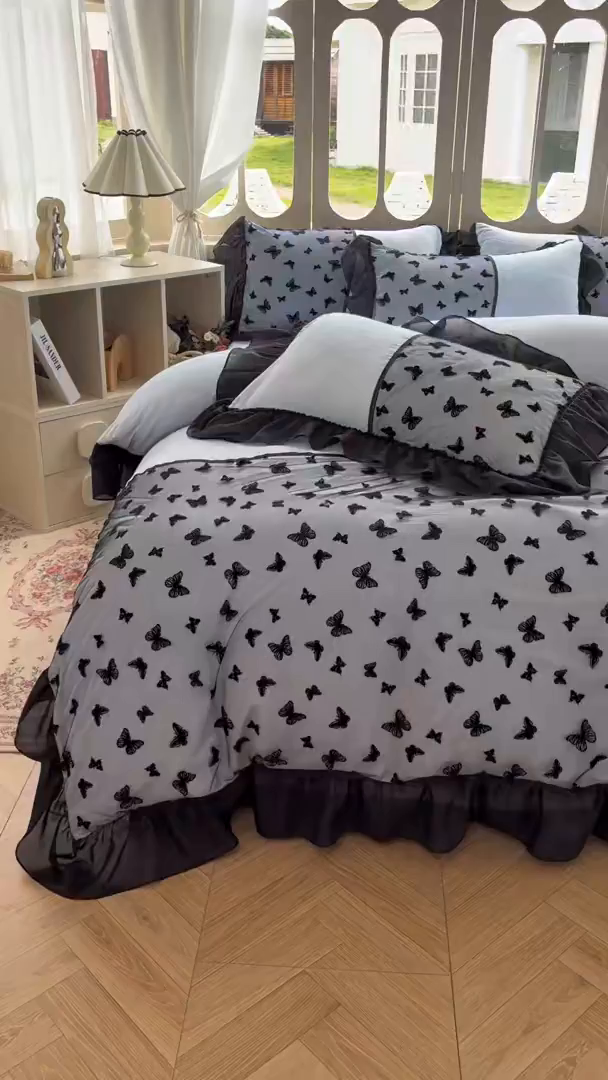 91家纺网 家纺一手货源 找家纺 韩秀家纺 2025法式超柔水洗棉蕾丝花边床裙四件套工艺款床罩床笠款皱皱纱云朵棉四件套-蝴蝶梦境 蝴蝶梦境-蓝色