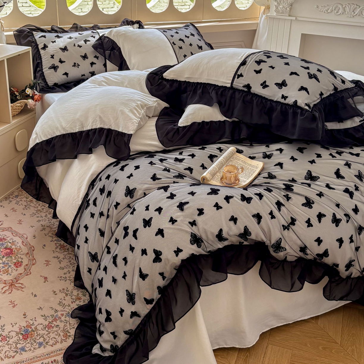 91家纺网 家纺一手货源 找家纺 韩秀家纺 2025法式超柔水洗棉蕾丝花边床裙四件套工艺款床罩床笠款皱皱纱云朵棉四件套-蝴蝶梦境 蝴蝶梦境-米色