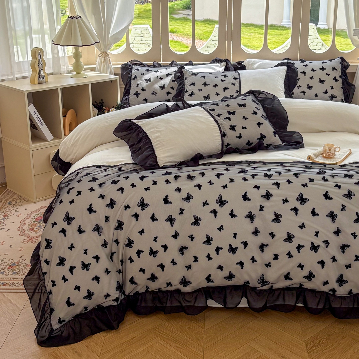 91家纺网 家纺一手货源 找家纺 韩秀家纺 2025法式超柔水洗棉蕾丝花边床裙四件套工艺款床罩床笠款皱皱纱云朵棉四件套-蝴蝶梦境 蝴蝶梦境-米色