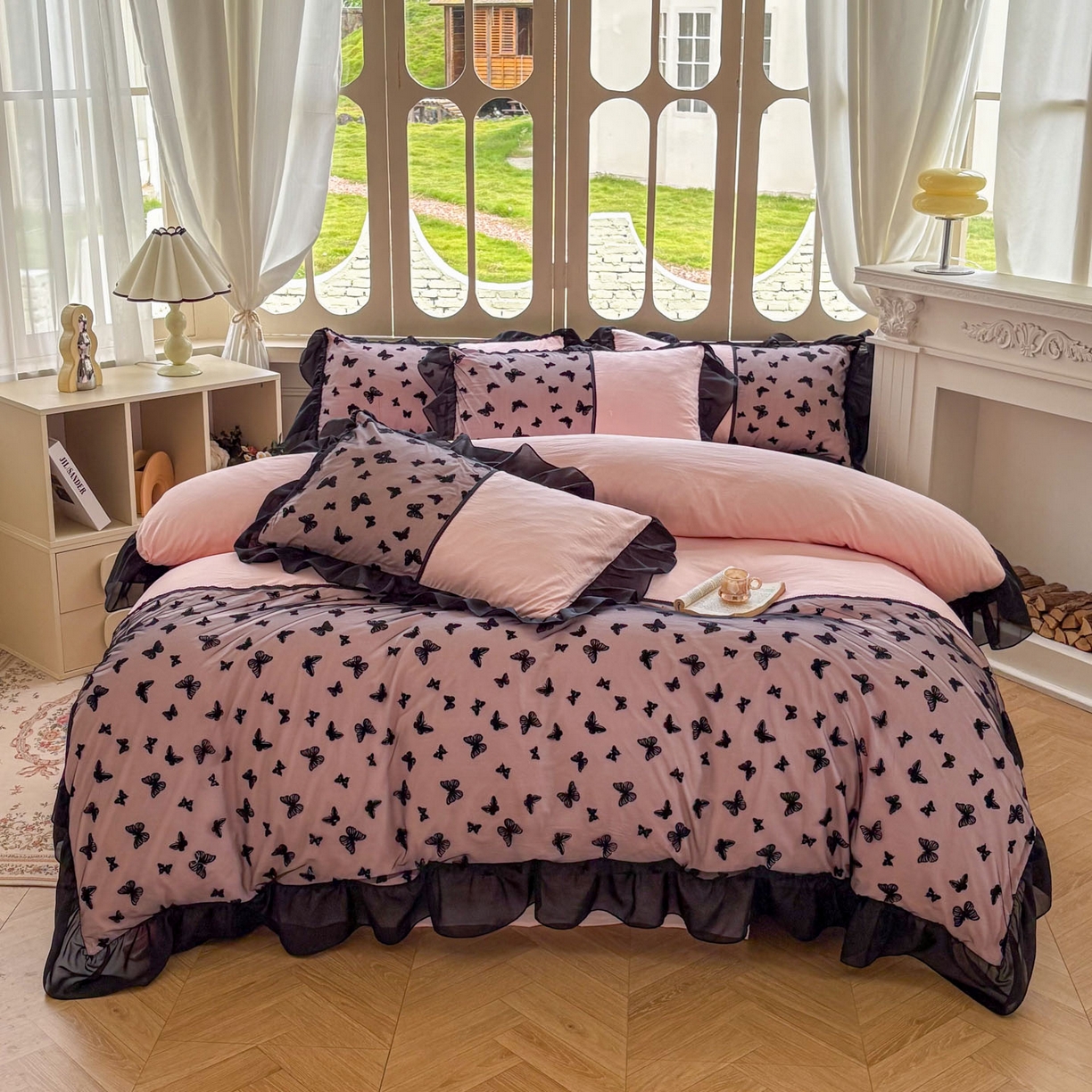 91家纺网 家纺一手货源 找家纺 韩秀家纺 2025法式超柔水洗棉蕾丝花边床裙四件套工艺款床罩床笠款皱皱纱云朵棉四件套-蝴蝶梦境 蝴蝶梦境-粉色