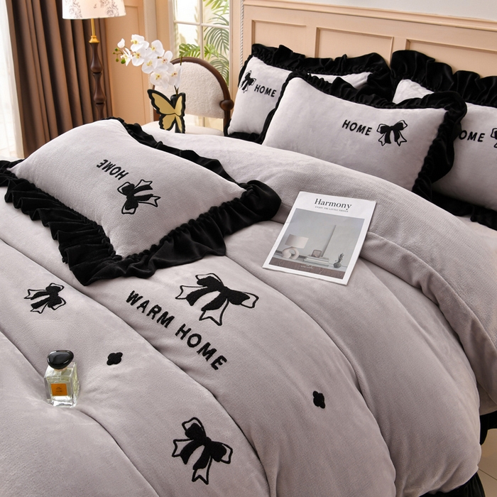 91家纺网 家纺一手货源 找家纺 梦之星 2025新款9斤毛巾绣韩式花边牛奶绒四件套 蝴蝶结-灰