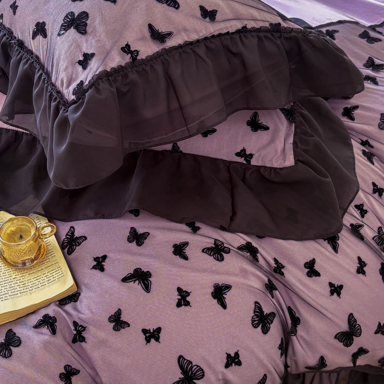 91家纺网 家纺一手货源 找家纺 韩秀家纺 2025法式超柔水洗棉蕾丝花边床裙四件套工艺款床罩床笠款皱皱纱云朵棉四件套-蝴蝶梦境 蝴蝶梦境-紫色