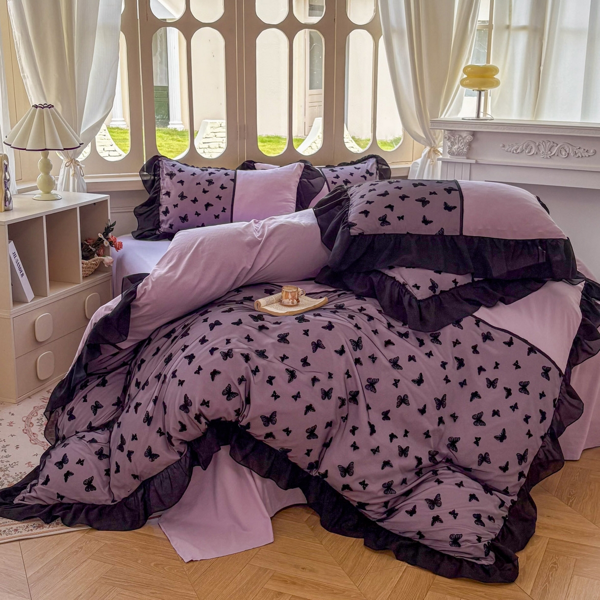 91家纺网 家纺一手货源 找家纺 韩秀家纺 2025法式超柔水洗棉蕾丝花边床裙四件套工艺款床罩床笠款皱皱纱云朵棉四件套-蝴蝶梦境 蝴蝶梦境-紫色