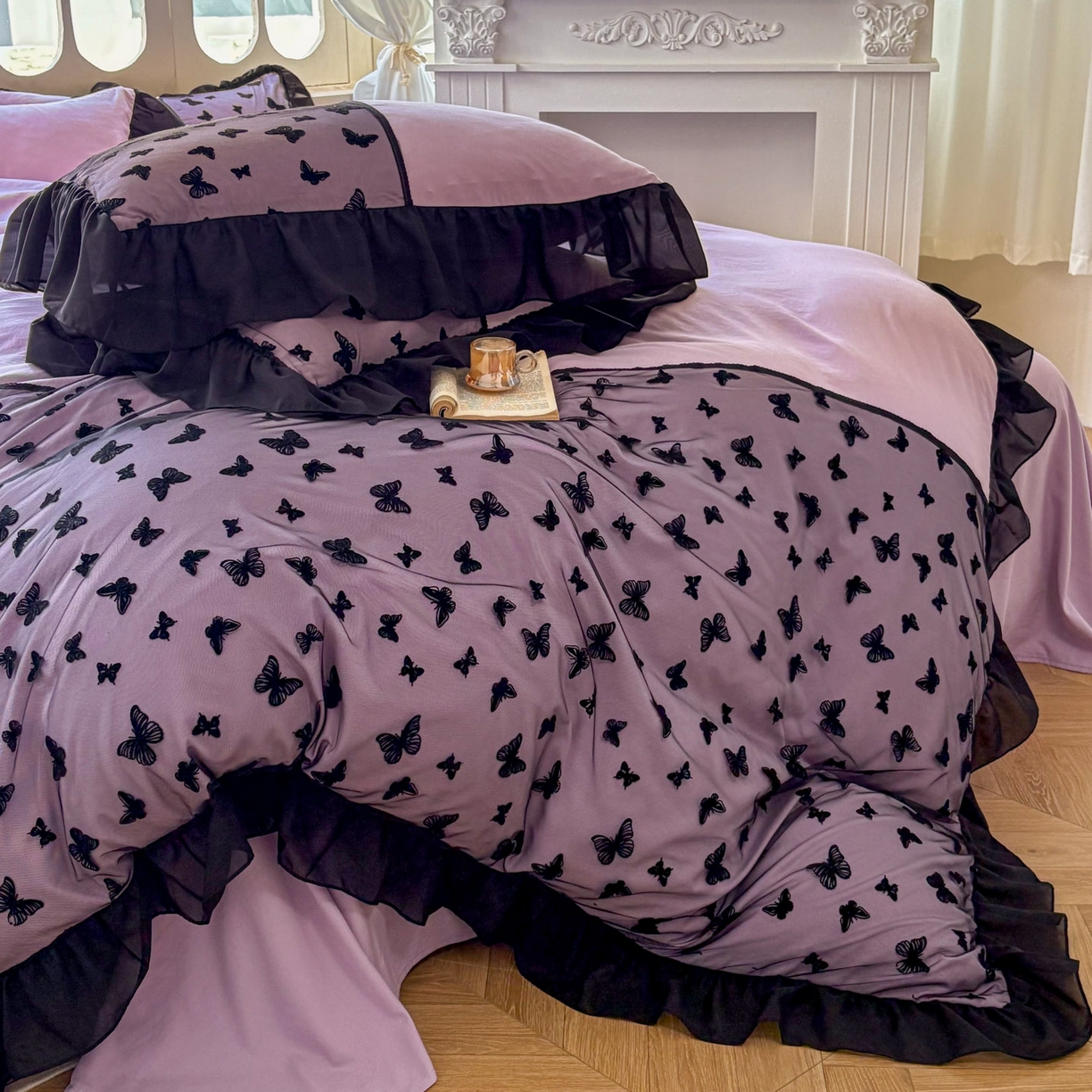 91家纺网 家纺一手货源 找家纺 韩秀家纺 2025法式超柔水洗棉蕾丝花边床裙四件套工艺款床罩床笠款皱皱纱云朵棉四件套-蝴蝶梦境 蝴蝶梦境-紫色