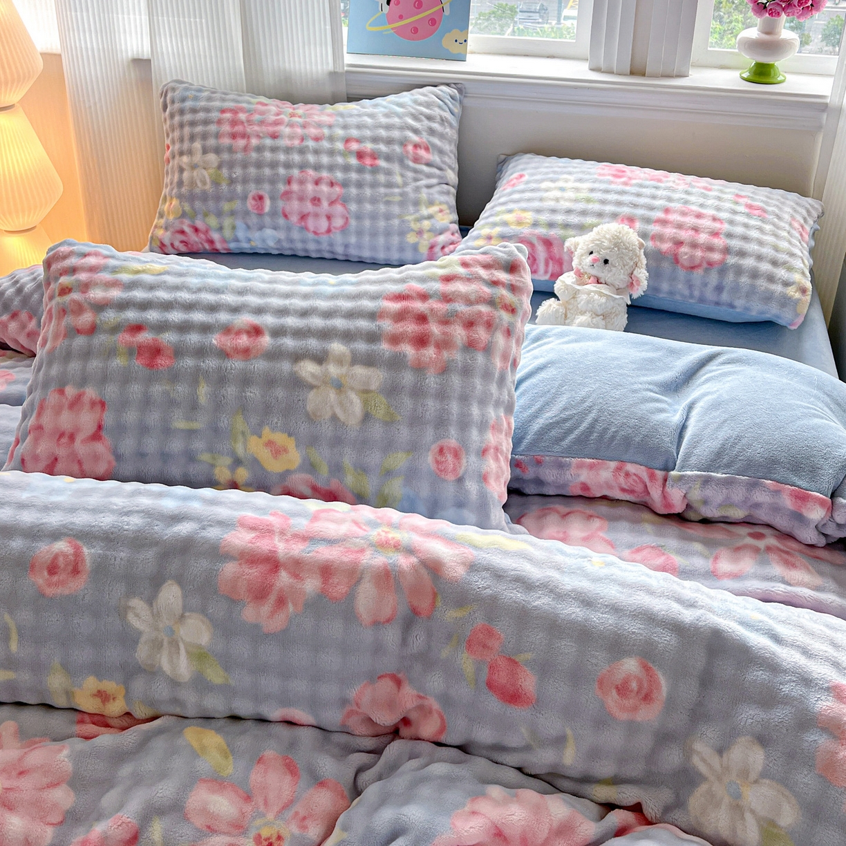 91家纺网 家纺一手货源 找家纺 仟网汇 2025新款泡泡绒牛奶绒四件套 春涧