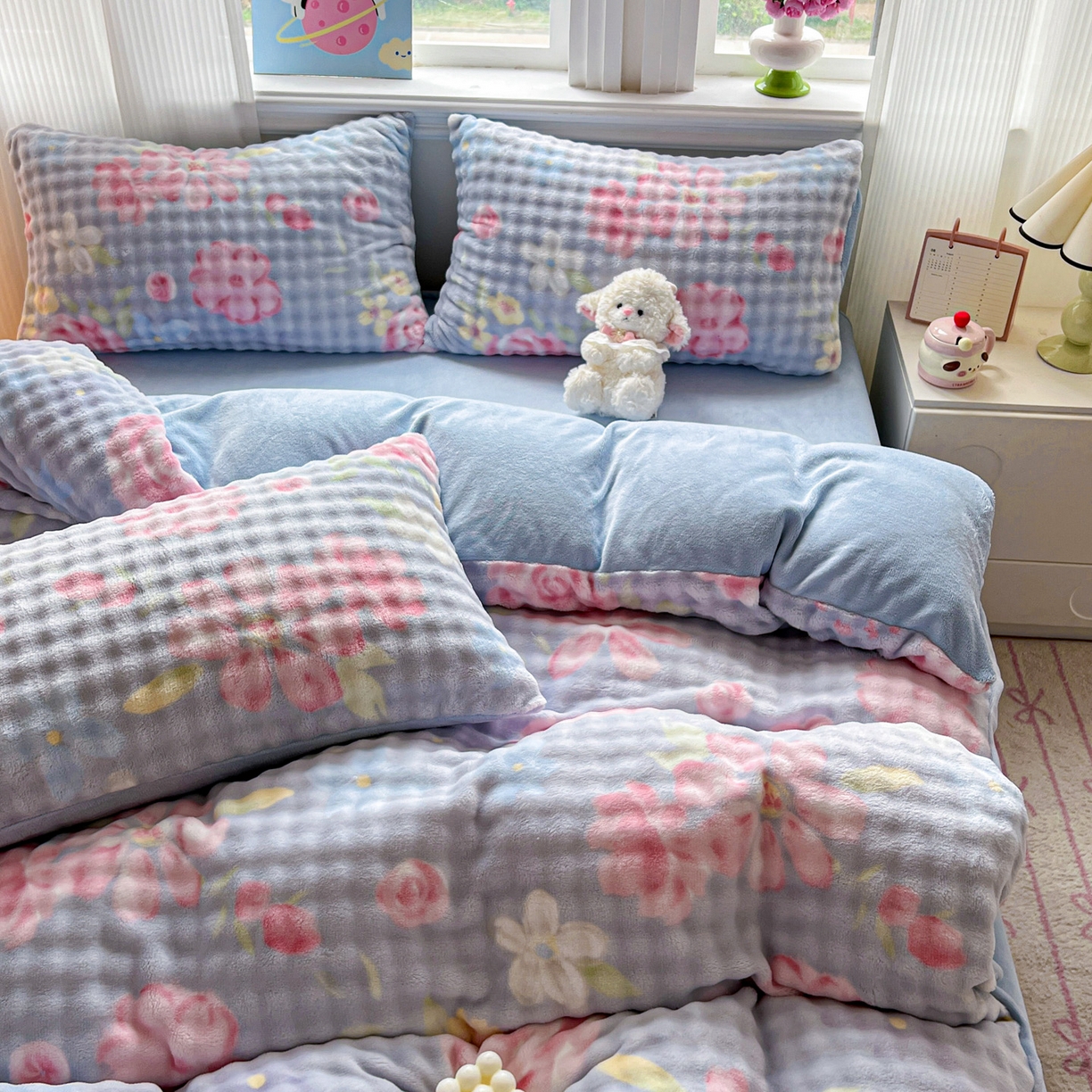 91家纺网 家纺一手货源 找家纺 仟网汇 2025新款泡泡绒牛奶绒四件套 春涧