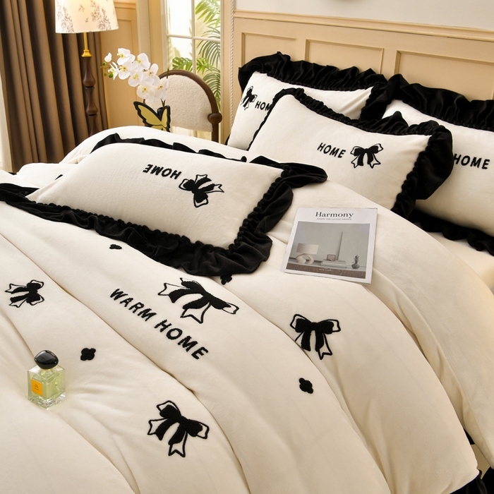 91家纺网 家纺一手货源 找家纺 梦之星 2025新款9斤毛巾绣韩式花边牛奶绒四件套 蝴蝶结-米白