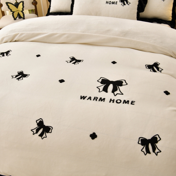 91家纺网 家纺一手货源 找家纺 梦之星 2025新款9斤毛巾绣韩式花边牛奶绒四件套 蝴蝶结-米白