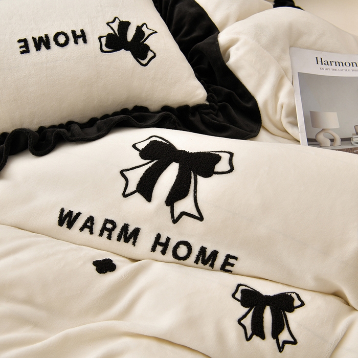 91家纺网 家纺一手货源 找家纺 梦之星 2025新款9斤毛巾绣韩式花边牛奶绒四件套 蝴蝶结-米白