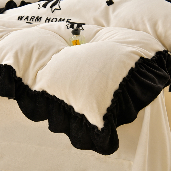 91家纺网 家纺一手货源 找家纺 梦之星 2025新款9斤毛巾绣韩式花边牛奶绒四件套 蝴蝶结-米白