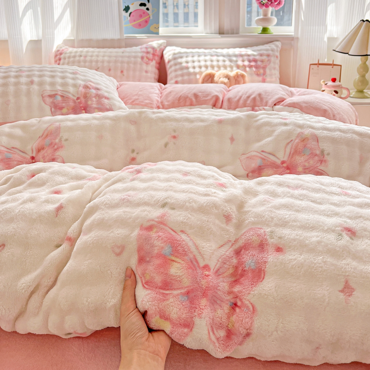 91家纺网 家纺一手货源 找家纺 仟网汇 2025新款泡泡绒牛奶绒四件套 蝶恋