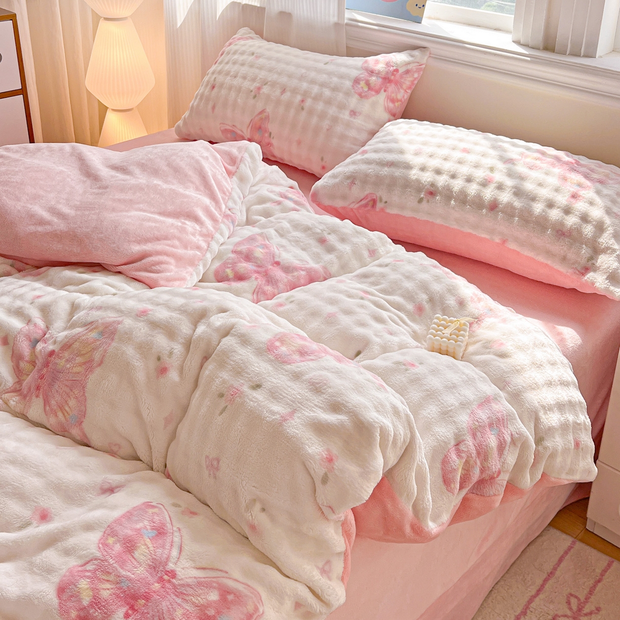 91家纺网 家纺一手货源 找家纺 仟网汇 2025新款泡泡绒牛奶绒四件套 蝶恋