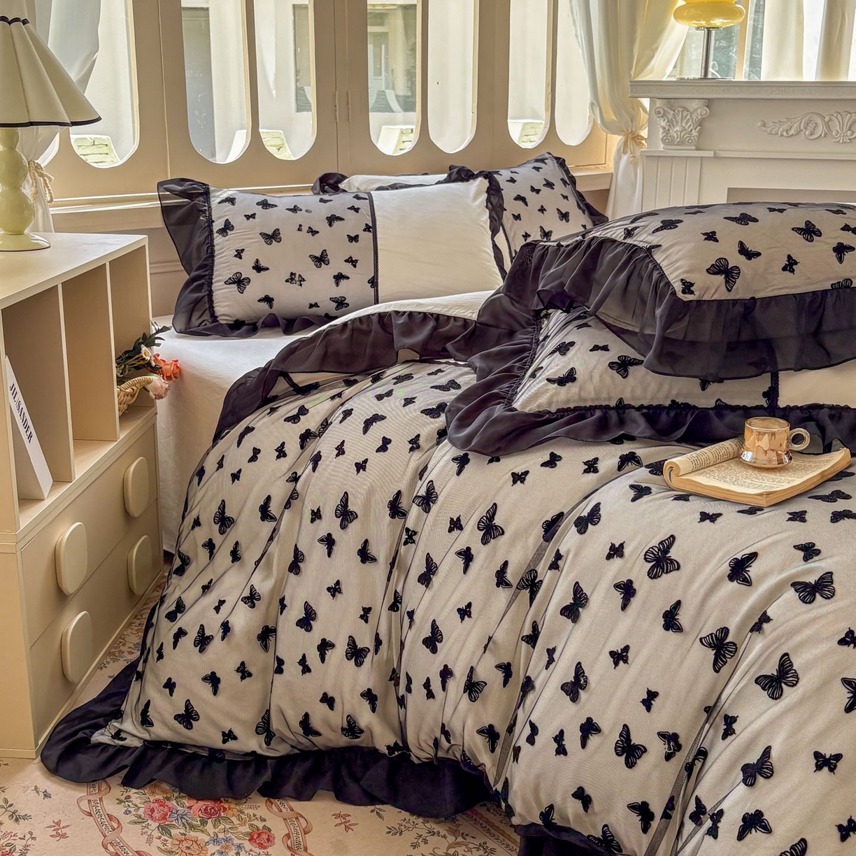 91家纺网 家纺一手货源 找家纺 （总）韩秀家纺 2025法式超柔水洗棉蕾丝花边床裙四件套工艺款床罩床笠款皱皱纱云朵棉四件套-蝴蝶梦境