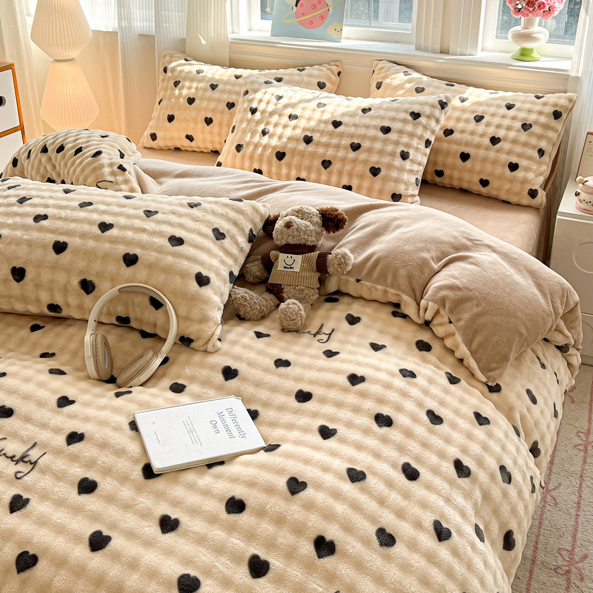 91家纺网 家纺一手货源 找家纺 仟网汇 2025新款泡泡绒牛奶绒四件套 焦糖奶咖