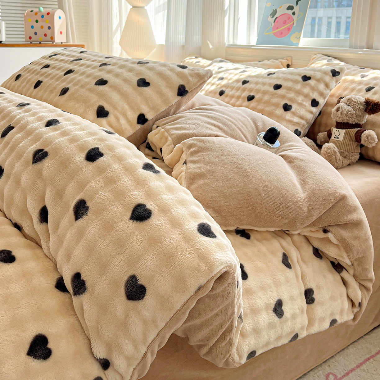 91家纺网 家纺一手货源 找家纺 仟网汇 2025新款泡泡绒牛奶绒四件套 焦糖奶咖