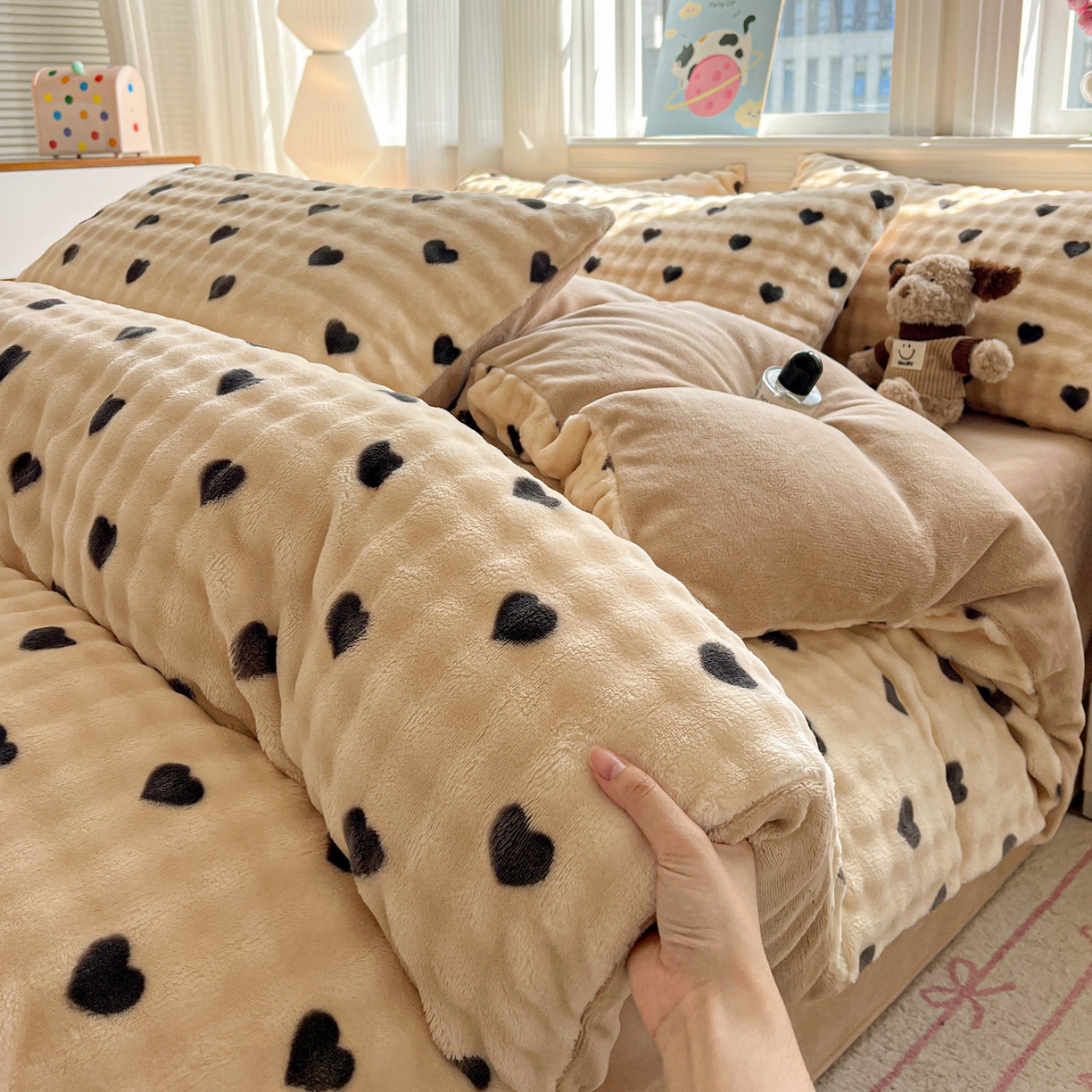 91家纺网 家纺一手货源 找家纺 仟网汇 2025新款泡泡绒牛奶绒四件套 焦糖奶咖