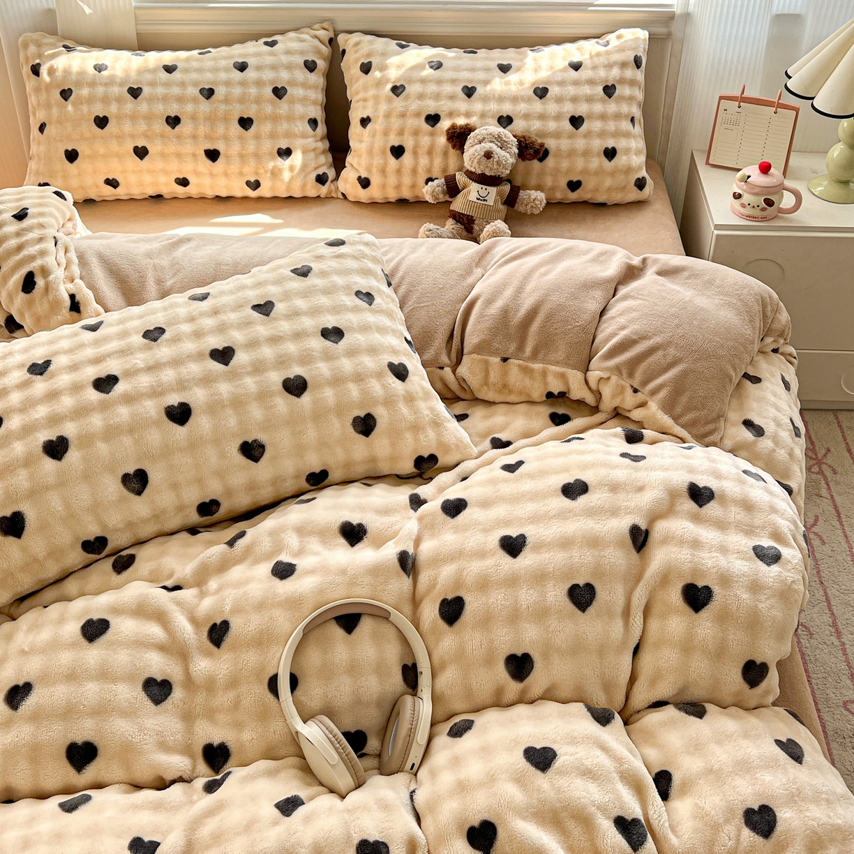 91家纺网 家纺一手货源 找家纺 仟网汇 2025新款泡泡绒牛奶绒四件套 焦糖奶咖