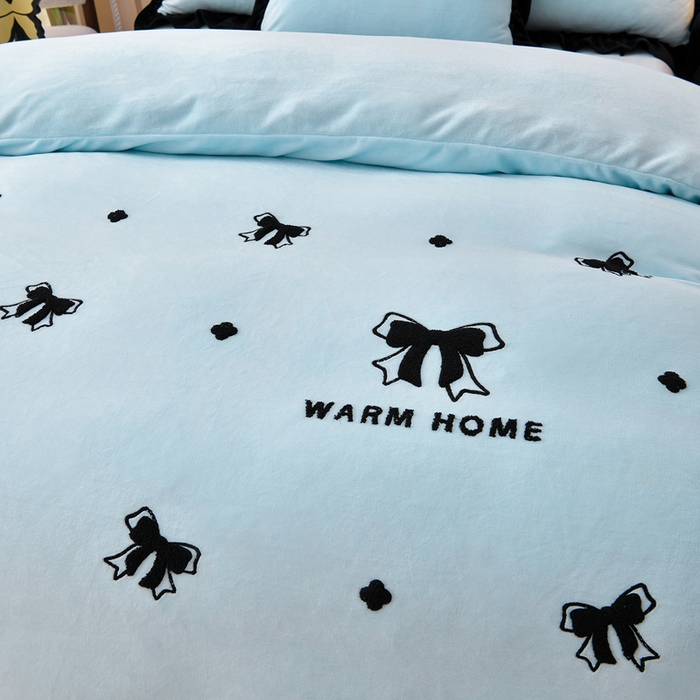 91家纺网 家纺一手货源 找家纺 梦之星 2025新款9斤毛巾绣韩式花边牛奶绒四件套 蝴蝶结-天空蓝