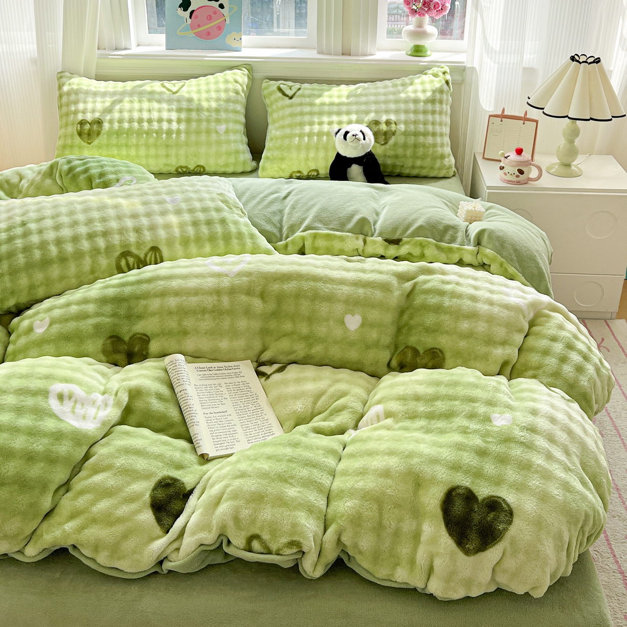 91家纺网 家纺一手货源 找家纺 仟网汇 2025新款泡泡绒牛奶绒四件套 绿爱心