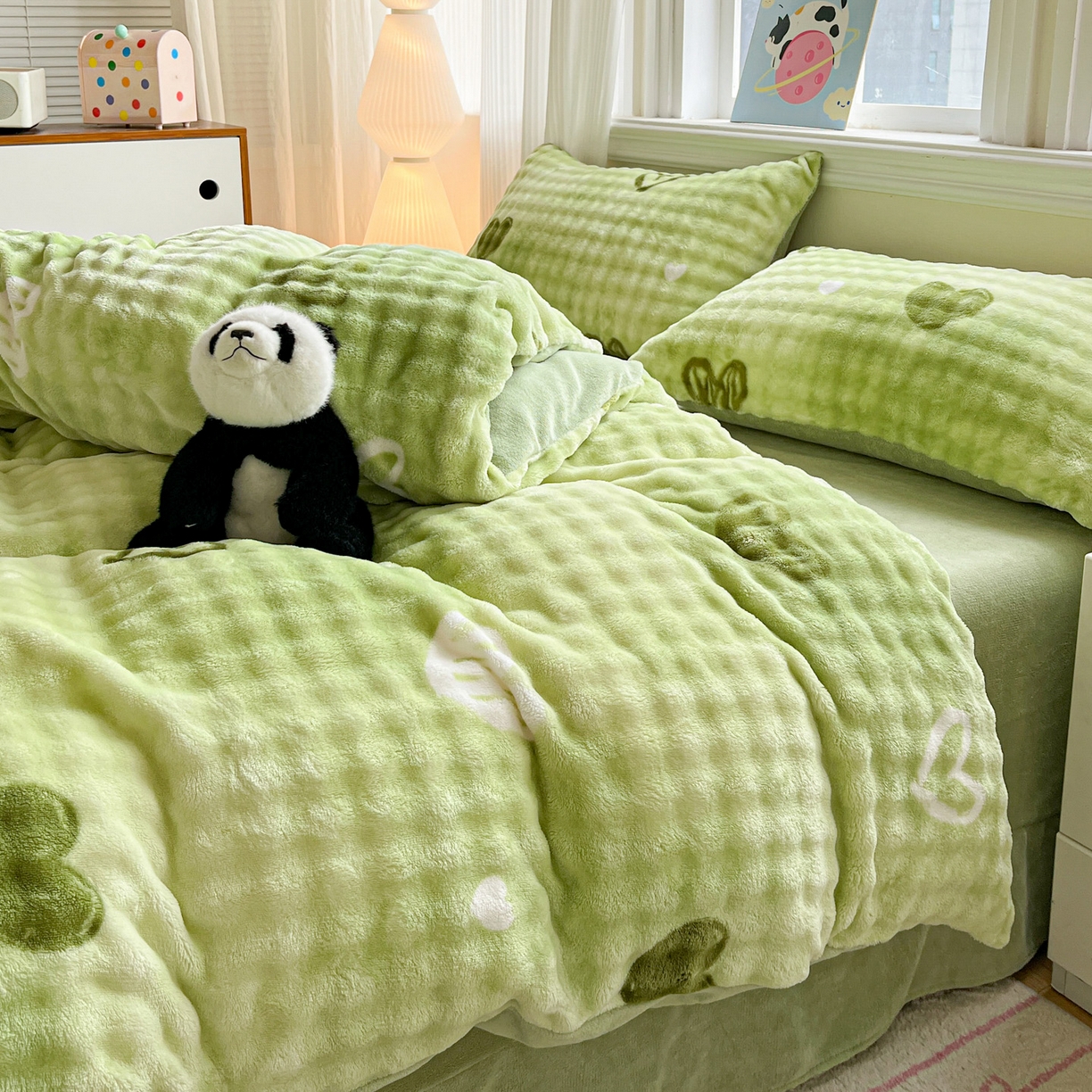 91家纺网 家纺一手货源 找家纺 仟网汇 2025新款泡泡绒牛奶绒四件套 绿爱心