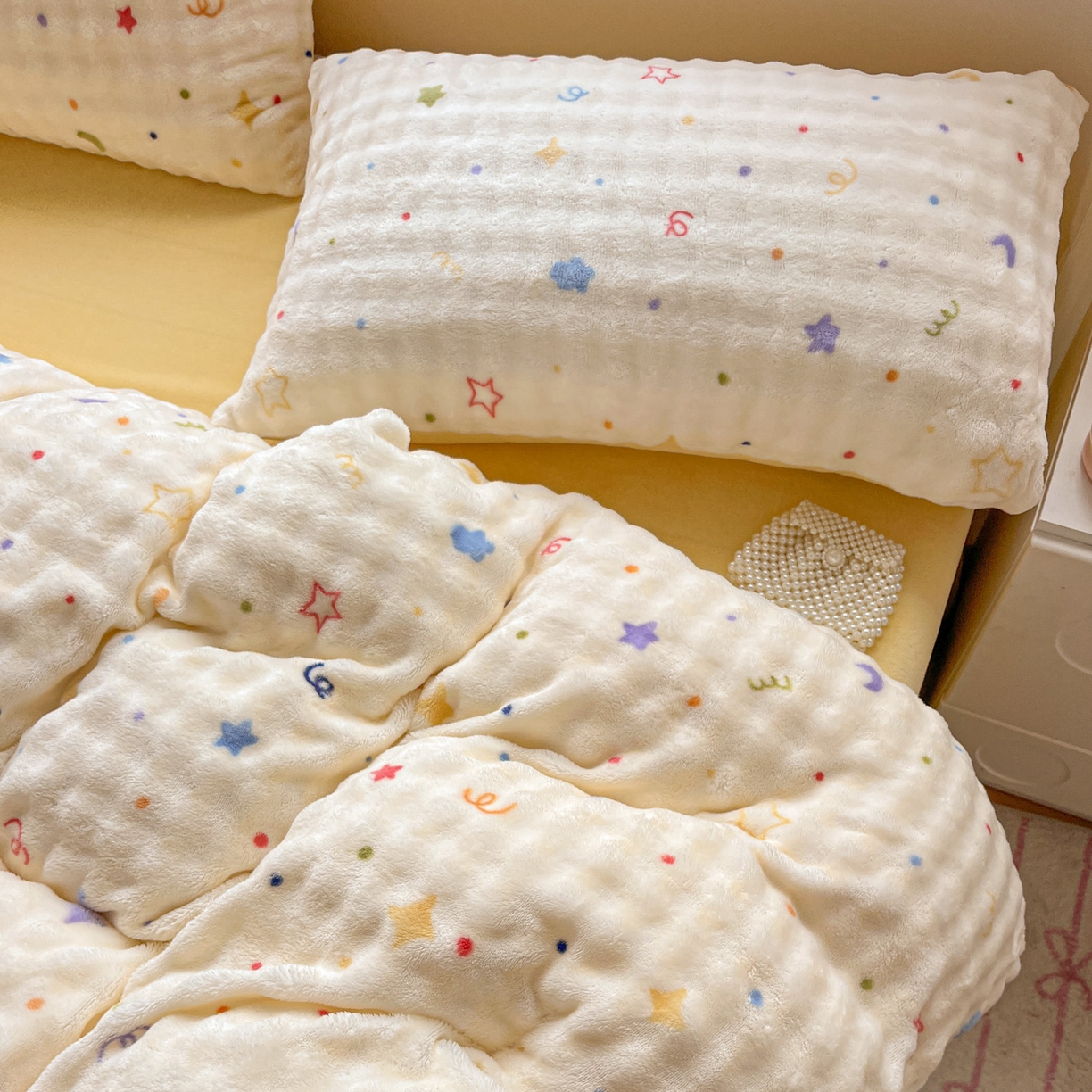 91家纺网 家纺一手货源 找家纺 仟网汇 2025新款泡泡绒牛奶绒四件套 奶油起司