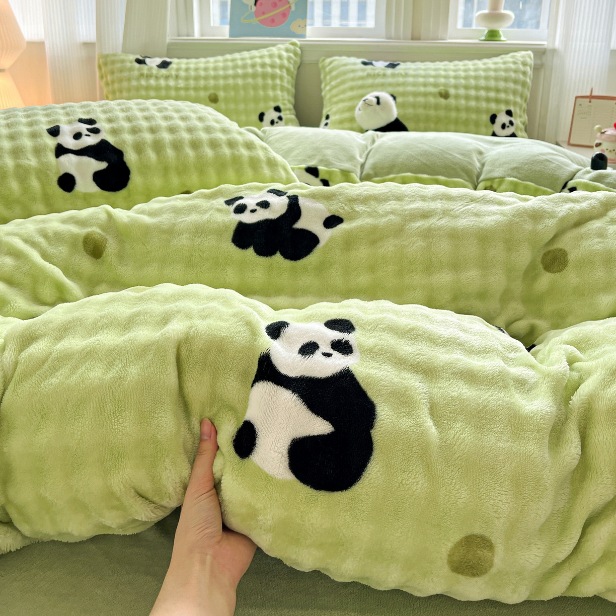 91家纺网 家纺一手货源 找家纺 仟网汇 2025新款泡泡绒牛奶绒四件套 胖达萌萌