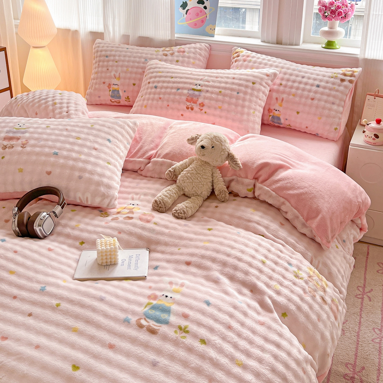 91家纺网 家纺一手货源 找家纺 仟网汇 2025新款泡泡绒牛奶绒四件套 甜心小兔