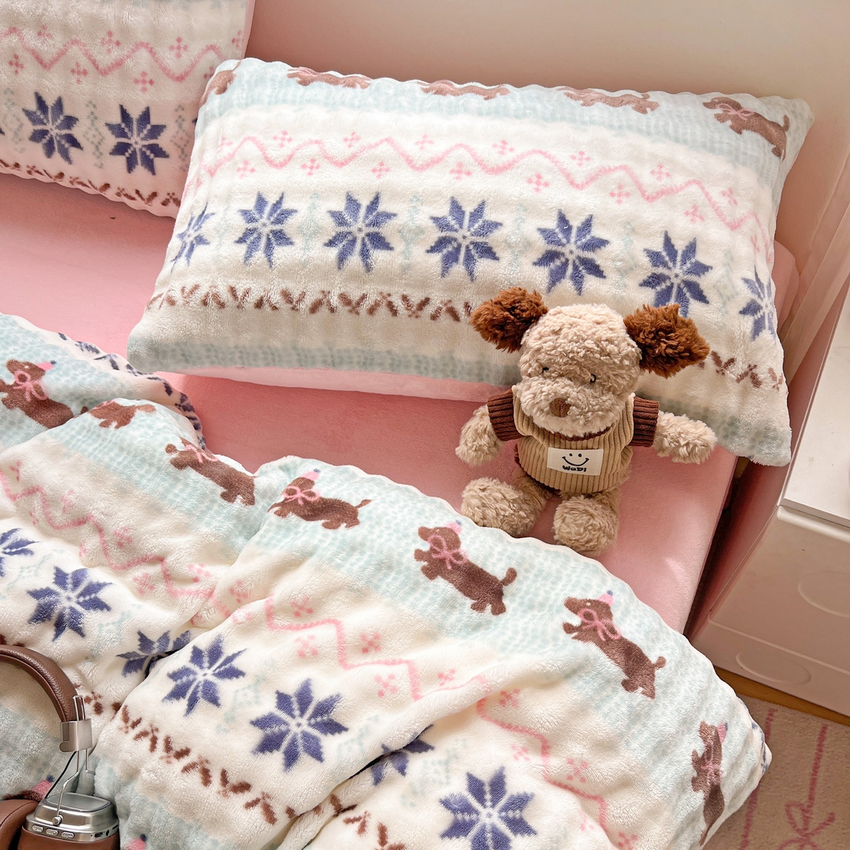 91家纺网 家纺一手货源 找家纺 仟网汇 2025新款泡泡绒牛奶绒四件套 汪汪队