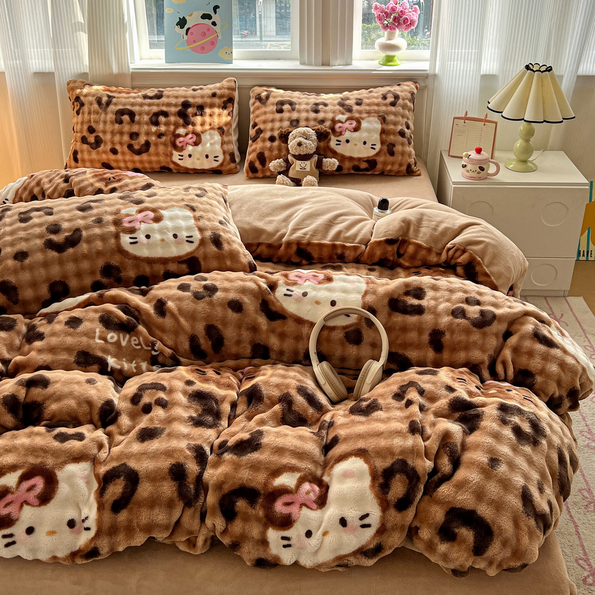 91家纺网 家纺一手货源 找家纺 仟网汇 2025新款泡泡绒牛奶绒四件套 小野猫