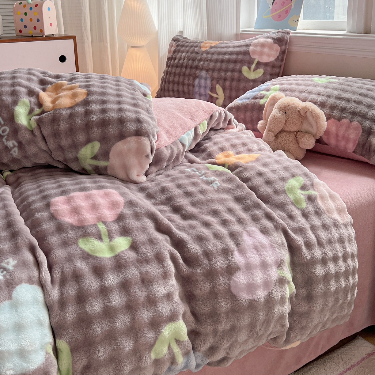 91家纺网 家纺一手货源 找家纺 仟网汇 2025新款泡泡绒牛奶绒四件套 郁金香