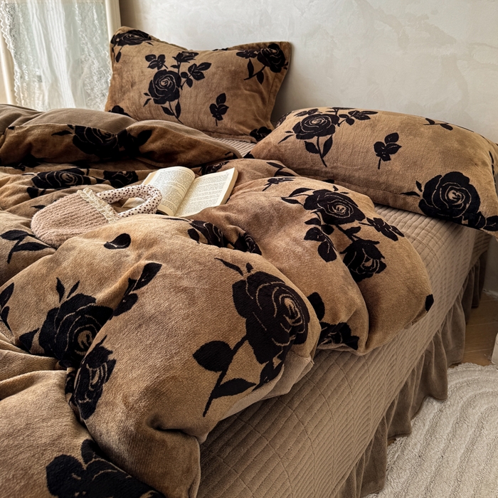 91家纺网 家纺一手货源 找家纺 （总）小叮当家纺仓储工厂店 买家秀 爆款花型2025秋冬新款高克重全消光牛奶绒印花大红喜庆保暖四件套直播