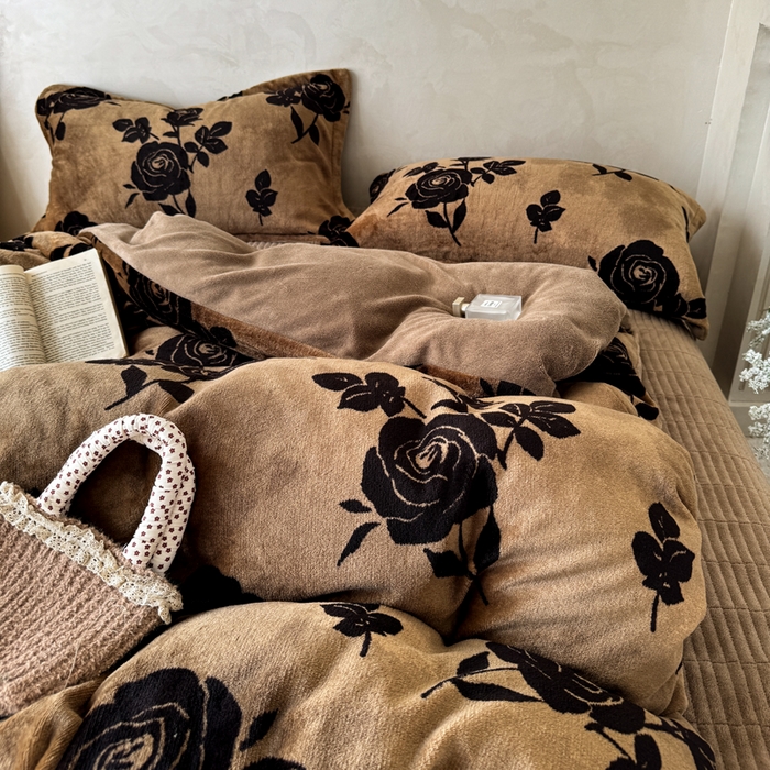 91家纺网 家纺一手货源 找家纺 （总）小叮当家纺仓储工厂店 买家秀 爆款花型2025秋冬新款高克重全消光牛奶绒印花大红喜庆保暖四件套直播