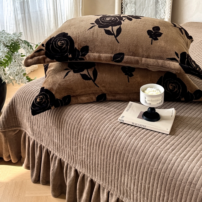 91家纺网 家纺一手货源 找家纺 （总）小叮当家纺仓储工厂店 买家秀 爆款花型2025秋冬新款高克重全消光牛奶绒印花大红喜庆保暖四件套直播