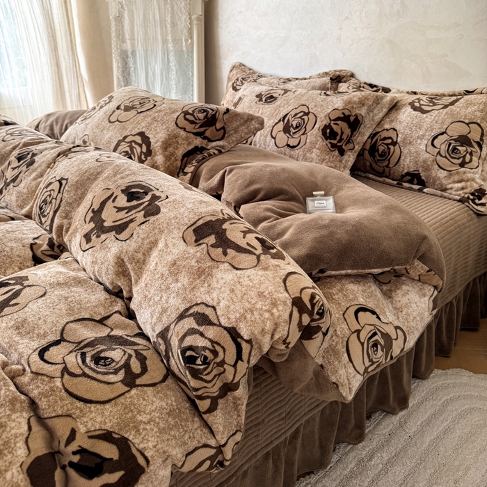 91家纺网 家纺一手货源 找家纺 小叮当家纺仓储工厂店 买家秀 爆款花型2025秋冬新款高克重全消光牛奶绒印花大红喜庆保暖四件套直播 慕色玫瑰