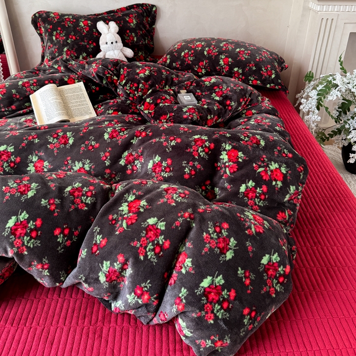 91家纺网 家纺一手货源 找家纺 小叮当家纺仓储工厂店 买家秀 爆款花型2025秋冬新款高克重全消光牛奶绒印花大红喜庆保暖四件套直播 花妖