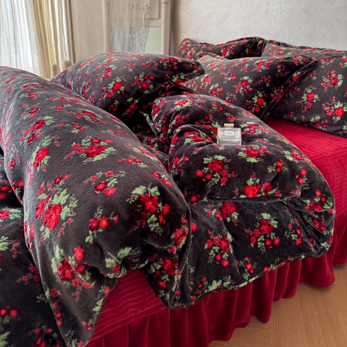 91家纺网 家纺一手货源 找家纺 小叮当家纺仓储工厂店 买家秀 爆款花型2025秋冬新款高克重全消光牛奶绒印花大红喜庆保暖四件套直播 花妖