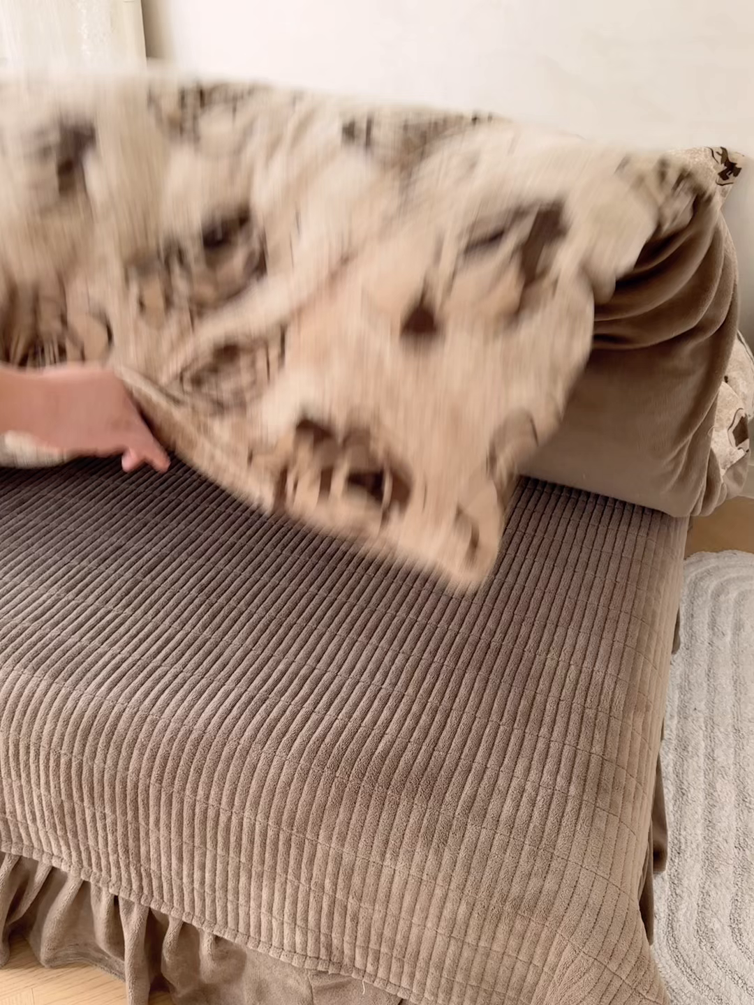 91家纺网 家纺一手货源 找家纺 小叮当家纺仓储工厂店 买家秀 爆款花型2025秋冬新款高克重全消光牛奶绒印花大红喜庆保暖四件套直播 慕色玫瑰