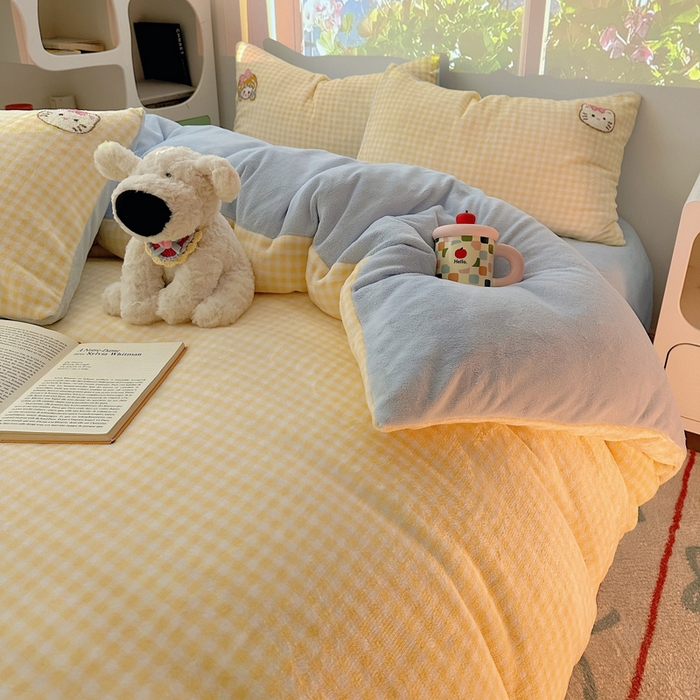 91家纺网 家纺一手货源 找家纺 小叮当家纺仓储工厂店 买家秀 爆款花型2025新款秋冬保暖牛奶绒卡通小清新毛巾绣系列四件套 黄格小女孩