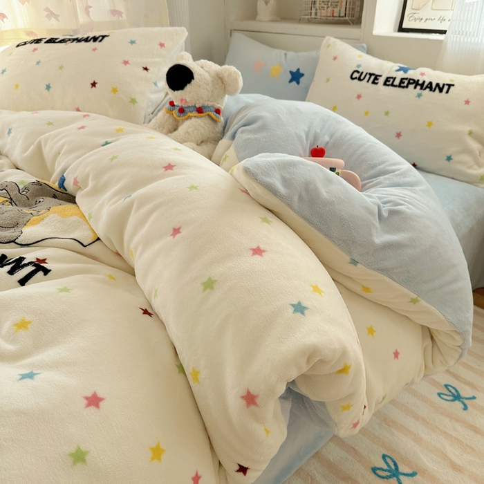 91家纺网 家纺一手货源 找家纺 小叮当家纺仓储工厂店 买家秀 爆款花型2025新款秋冬保暖牛奶绒卡通小清新毛巾绣系列四件套 星星小飞象