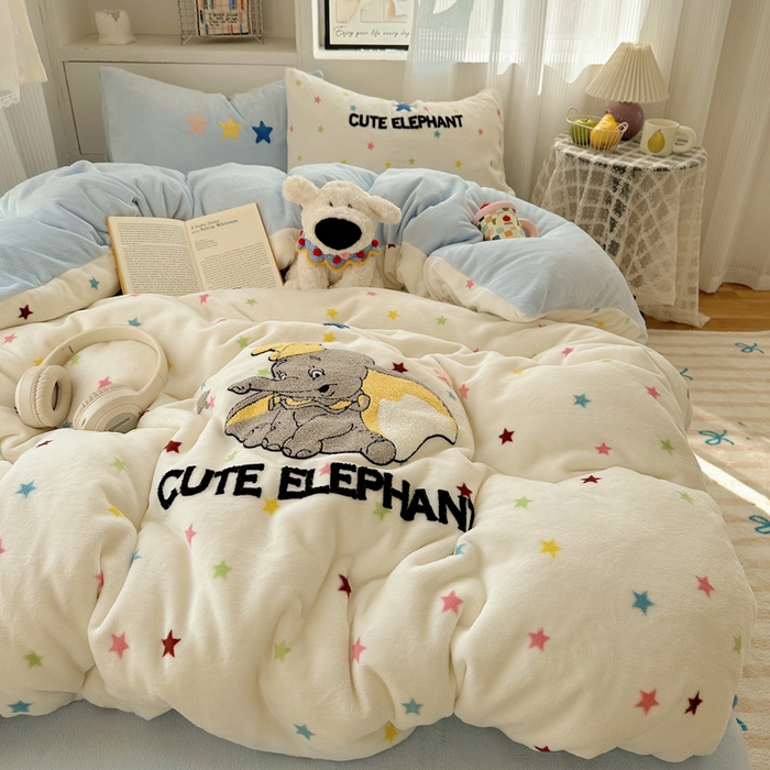 91家纺网 家纺一手货源 找家纺 小叮当家纺仓储工厂店 买家秀 爆款花型2025新款秋冬保暖牛奶绒卡通小清新毛巾绣系列四件套 星星小飞象