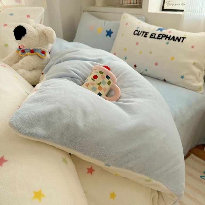 91家纺网 家纺一手货源 找家纺 小叮当家纺仓储工厂店 买家秀 爆款花型2025新款秋冬保暖牛奶绒卡通小清新毛巾绣系列四件套 星星小飞象