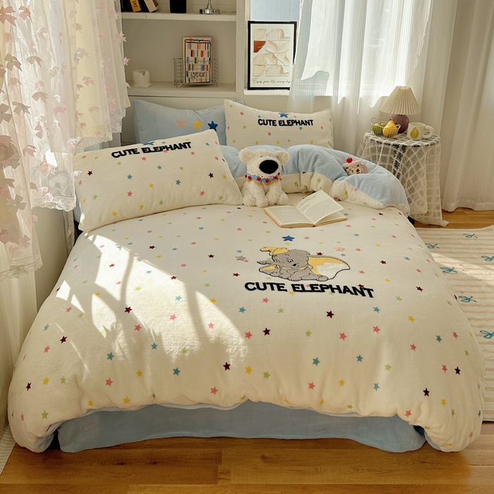 91家纺网 家纺一手货源 找家纺 小叮当家纺仓储工厂店 买家秀 爆款花型2025新款秋冬保暖牛奶绒卡通小清新毛巾绣系列四件套 星星小飞象