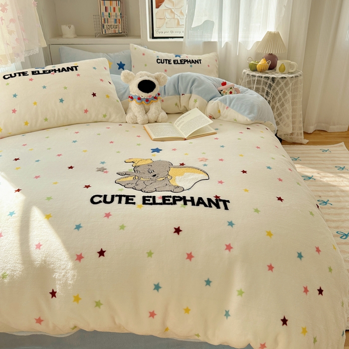 91家纺网 家纺一手货源 找家纺 小叮当家纺仓储工厂店 买家秀 爆款花型2025新款秋冬保暖牛奶绒卡通小清新毛巾绣系列四件套 星星小飞象